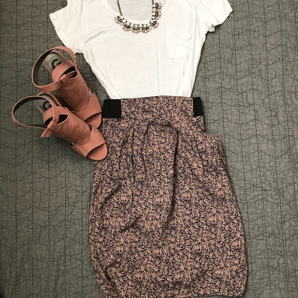 Rose pattern pencil skirt